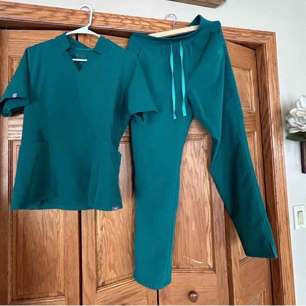 Figs Green scrubs set women